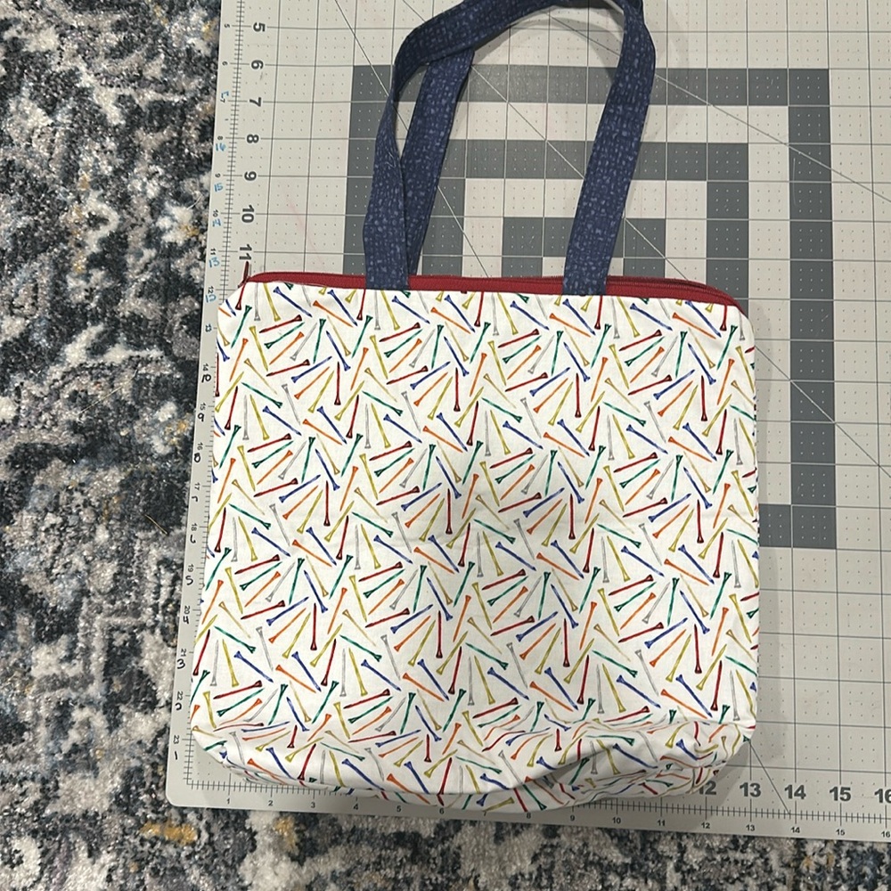 13x13 inch golfers tote with zipper top